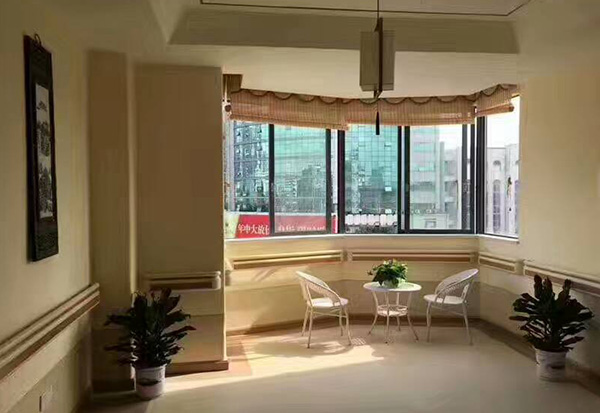 勞恩色彩，讓你的世界五彩繽紛