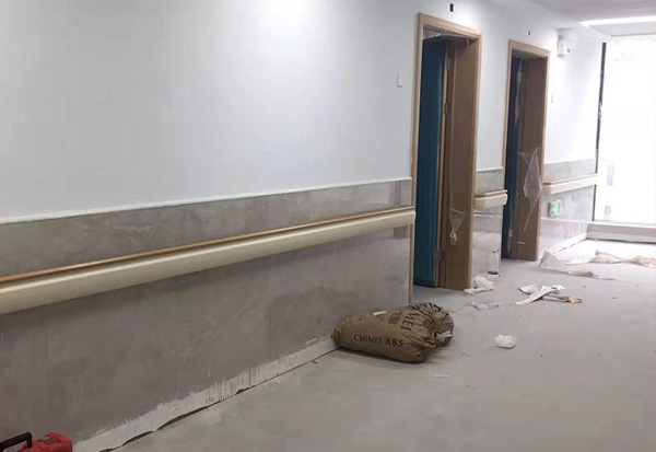 清潔防撞扶手的時(shí)候應(yīng)該注意什么？