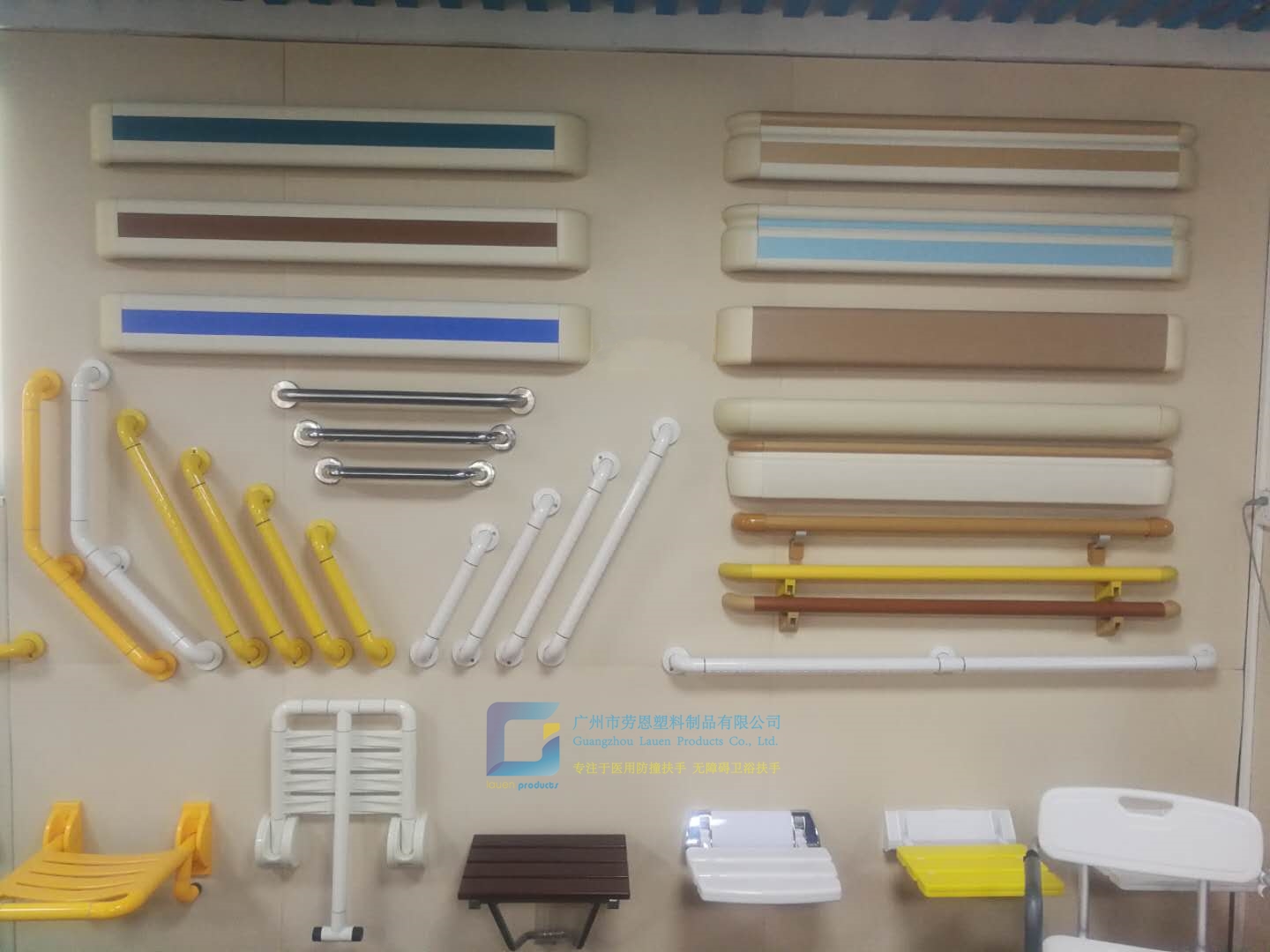 家庭衛(wèi)生間扶手裝什么樣的款式比較方便？