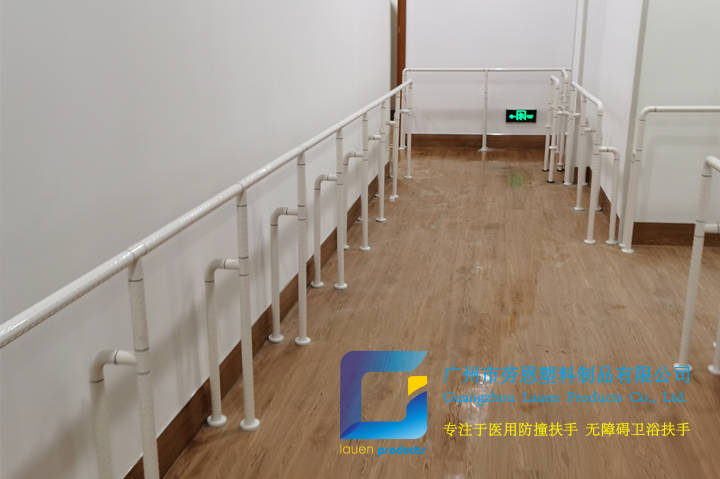 2021.6荔灣區(qū)彩虹街通道尼龍立柱扶手立柱項目安裝 (5)